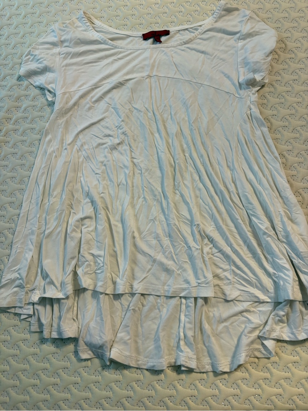Red by BKE White Short-Sleeve Flared Tunic lace back. No signs of wear size XS